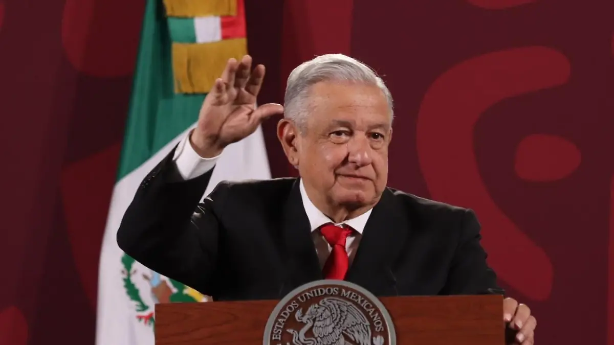 AMLO llama a participar en revocación de mandato pese a sanciones del INE